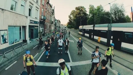De Gentse Rollerparade 2025: Ontdek de schoonheid van Gent op een unieke manier terwijl je deelneemt aan deze kleurrijke ervaring.
