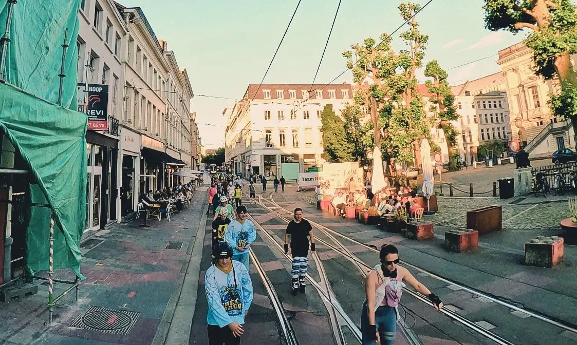 De Gentse Rollerparade 2025: Kleine tocht 21.15 terug 23.30 en deelname is GRaTIS
